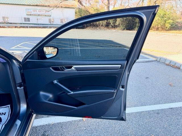 2017 Volkswagen Passat 1.8T R-Line