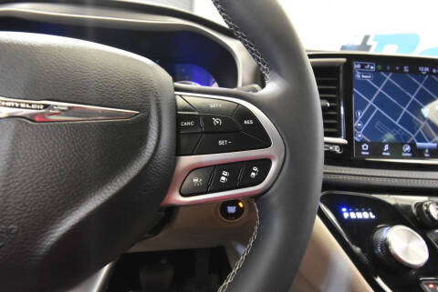 2024 Chrysler Pacifica Plug-In Hybrid Select