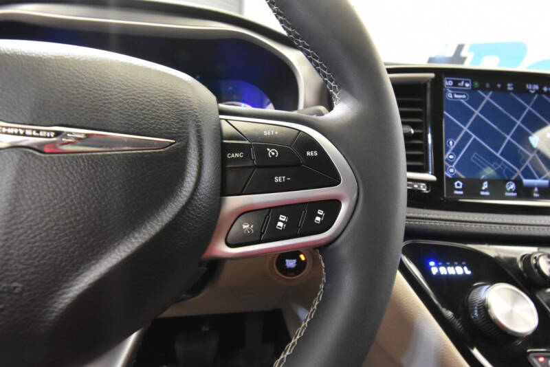 2024 Chrysler Pacifica Plug-In Hybrid Select
