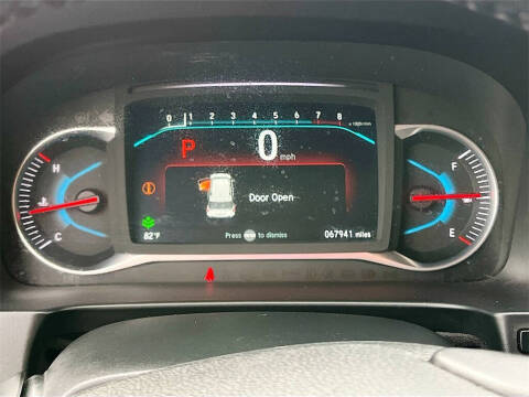 2021 Honda Pilot Touring w/Rear Captain's Chairs