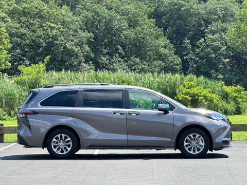 2024 Toyota Sienna LE 8-Passenger