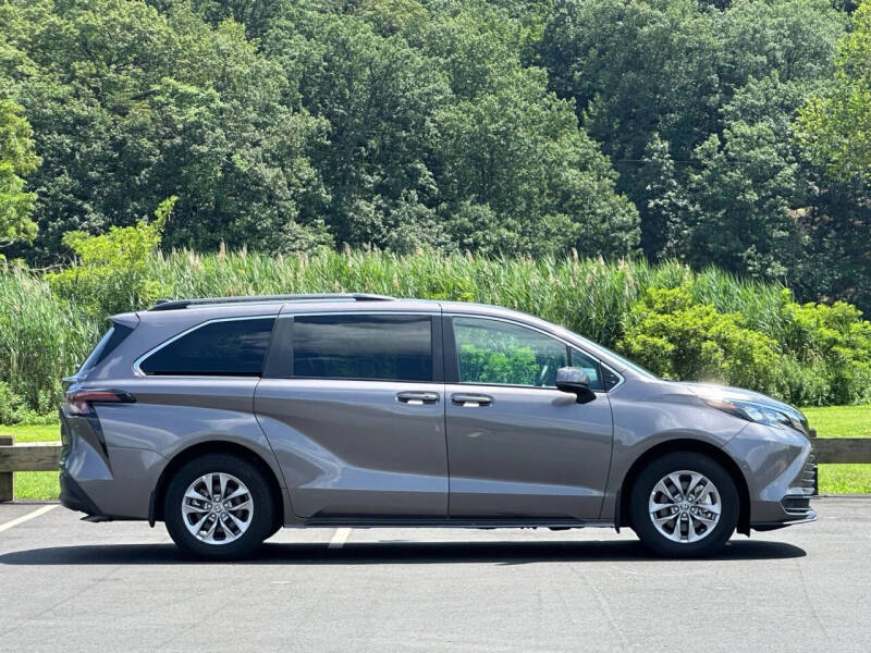 2024 Toyota Sienna LE 8-Passenger