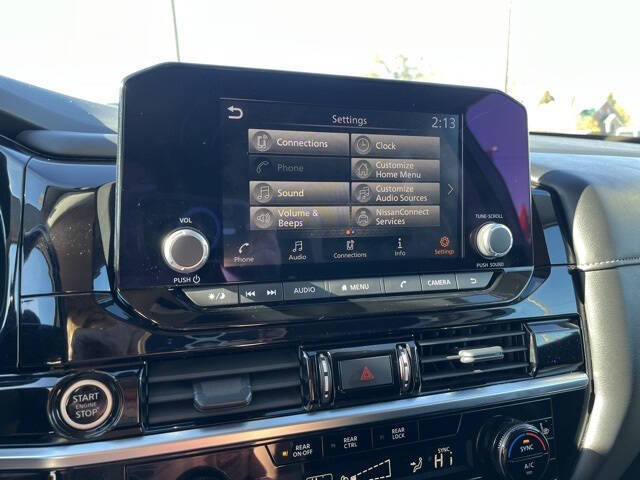 2024 Nissan Pathfinder SV