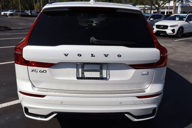 2024 Volvo XC60 Recharge T8 Ultimate Dark Theme