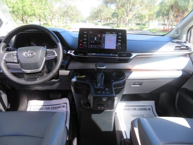 2021 Toyota Sienna XLE 8-Passenger