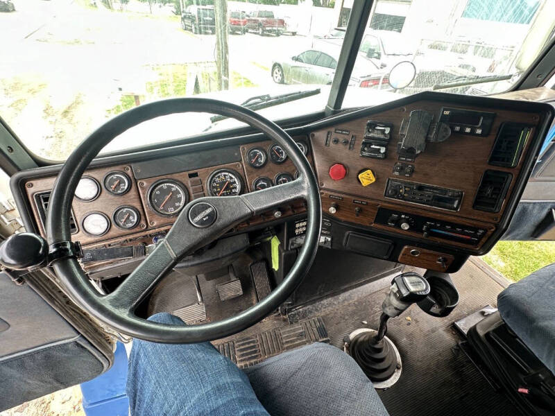 1996 Freightliner FLD112