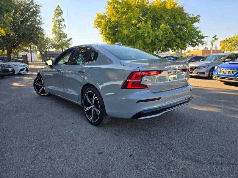 2024 Volvo S60 B5 Core Dark Theme