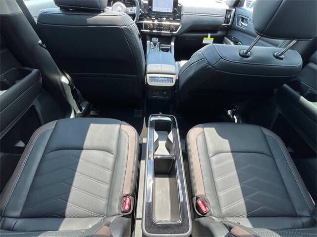 2025 Nissan Pathfinder Platinum