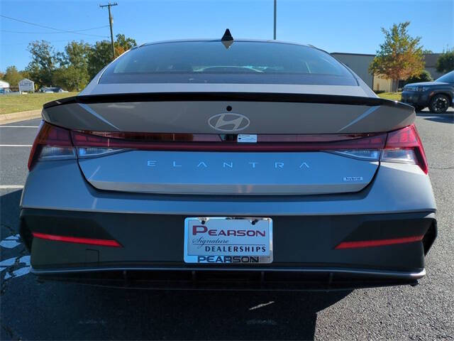 2025 Hyundai Elantra Hybrid SEL Sport