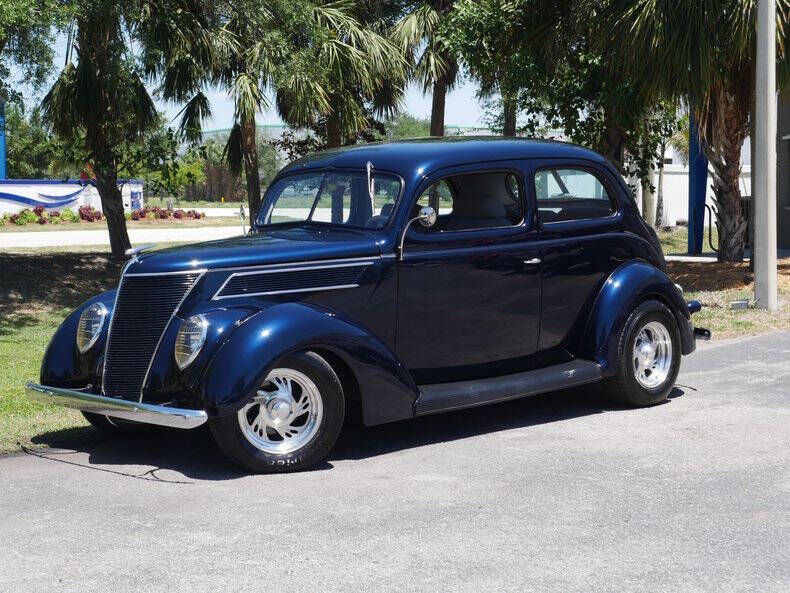 1937 Ford Deluxe