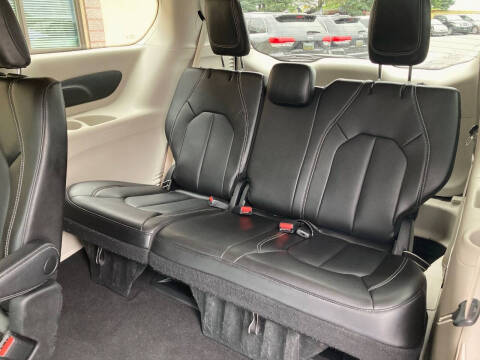 2023 Chrysler Pacifica Touring L