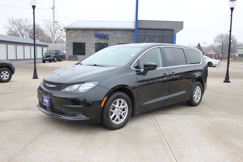 2022 Chrysler Voyager LX