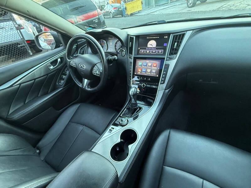 2017 INFINITI Q50 Base photo 13