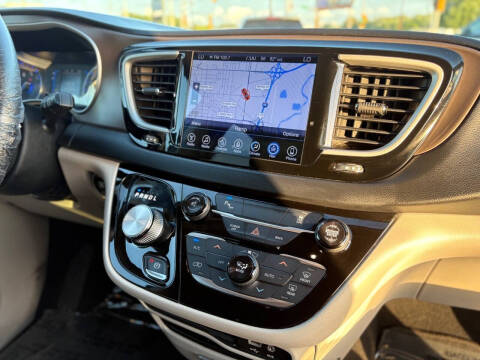 2017 Chrysler Pacifica Touring-L