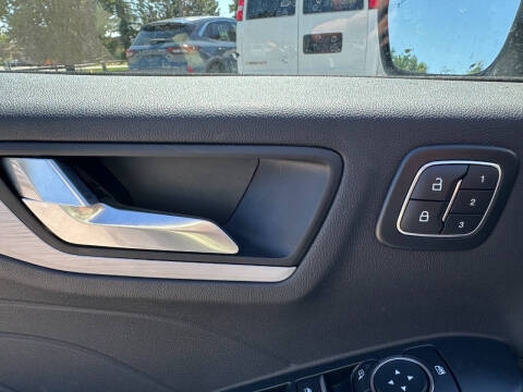 2025 Ford Escape Platinum