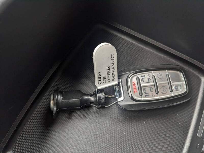 2026 Chrysler Pacifica Select