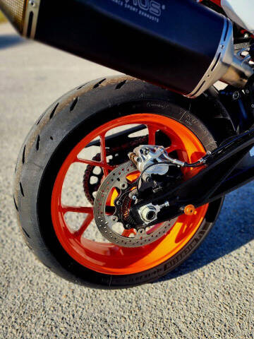 2024 KTM 890 SMT