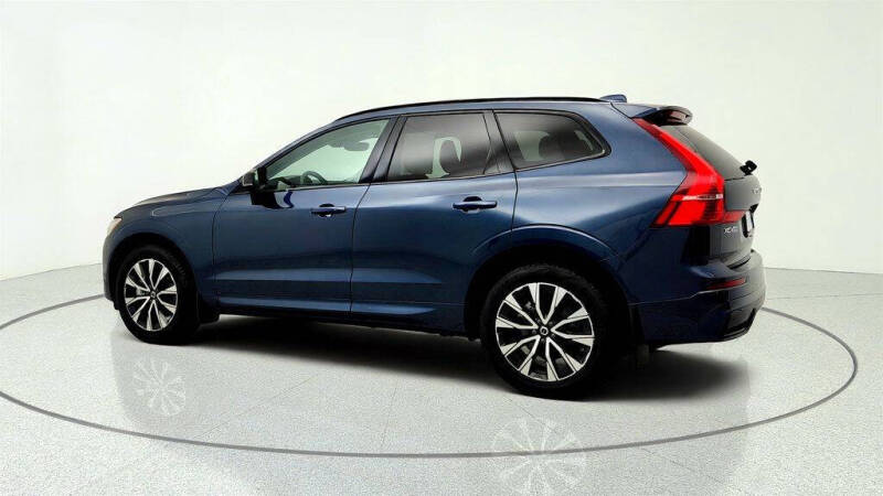 2025 Volvo XC60 B5 Core Dark Theme