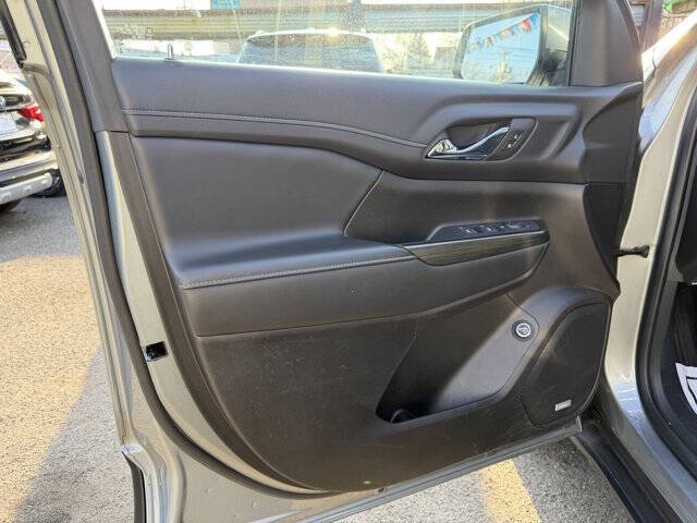 2023 GMC Acadia SLT