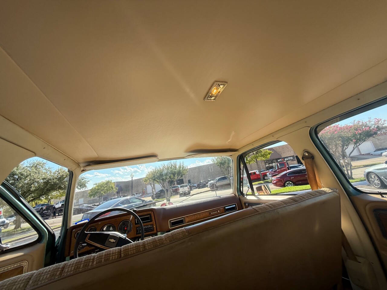 1977 Chevrolet Suburban 37