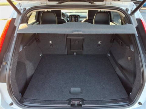 2020 Volvo XC40 T5 Momentum