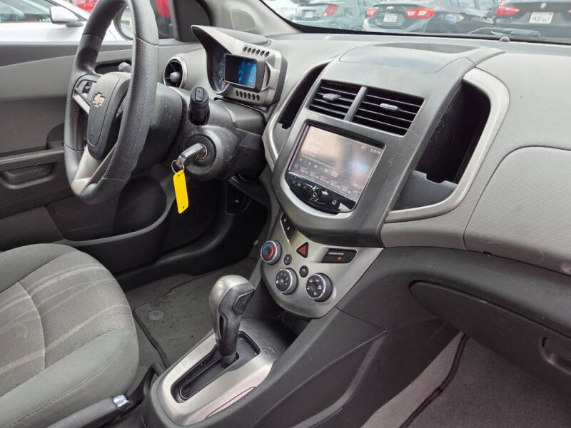 2016 Chevrolet Sonic LT Auto