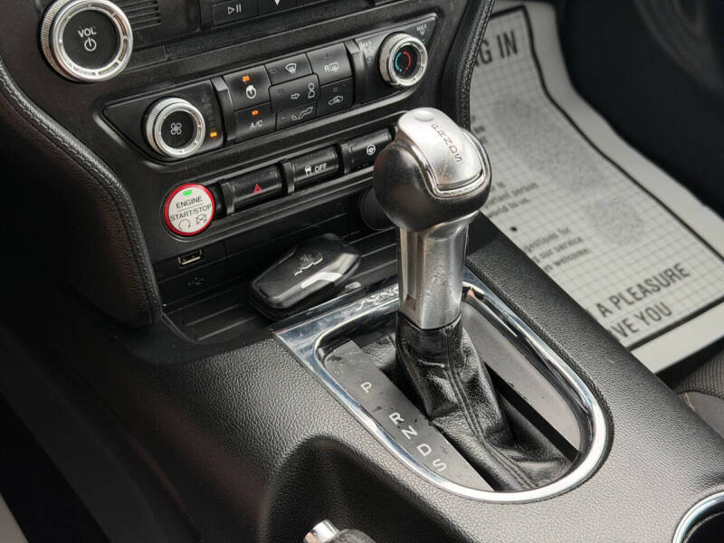 2016 Ford Mustang V6