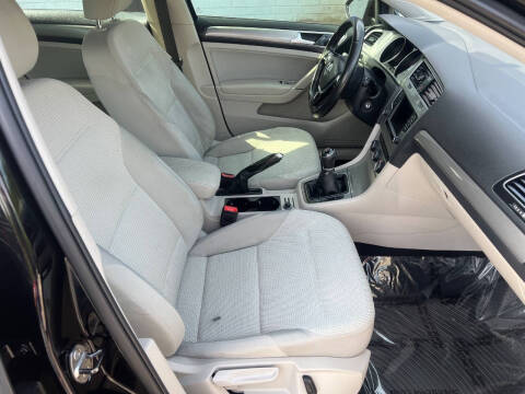 2017 Volkswagen Golf TSI S