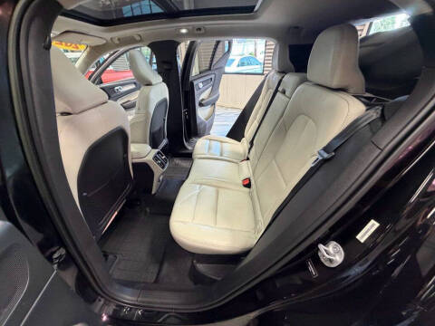 2023 Volvo XC40 B5 Plus Dark Theme