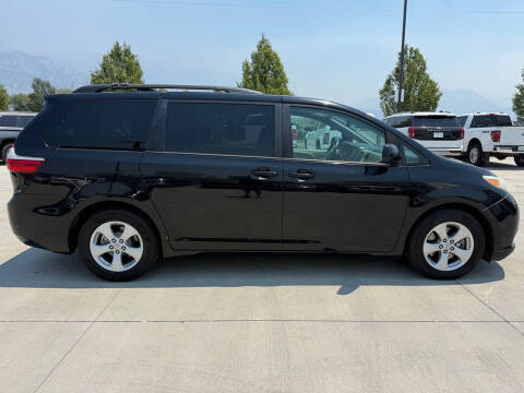 2017 Toyota Sienna LE 8-Passenger