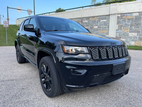 2018 Jeep Grand Cherokee for sale at Auto Gallery LLC in Burlington WI