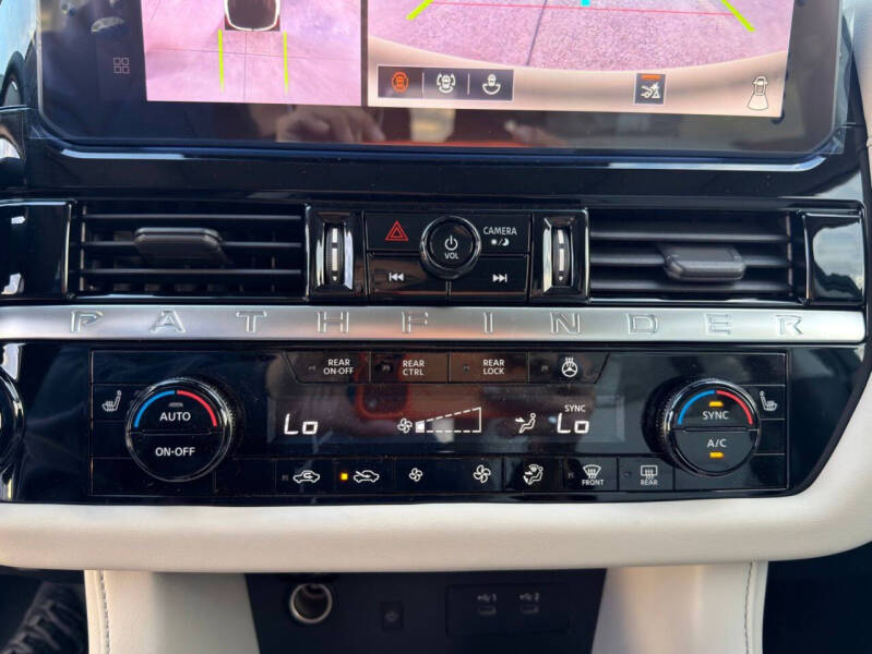 2026 Nissan Pathfinder SL