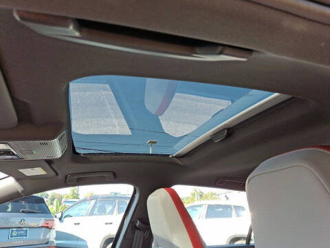 2025 Volkswagen Golf GTI SE