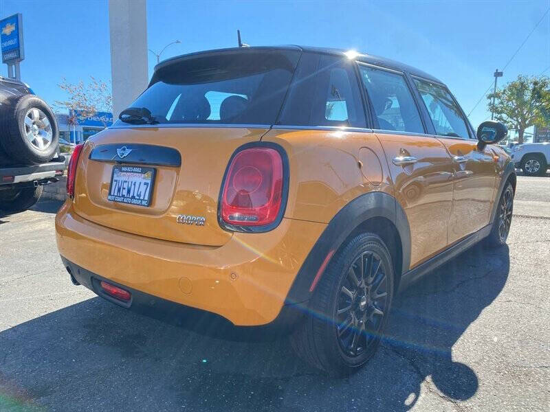 2017 MINI Hardtop 4 Door Cooper