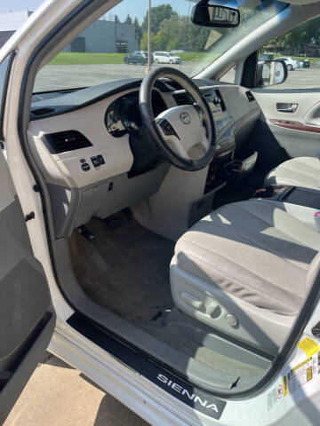 2011 Toyota Sienna XLE 8-Passenger