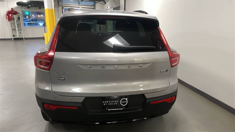 2025 Volvo XC40 B5 Plus Dark Theme