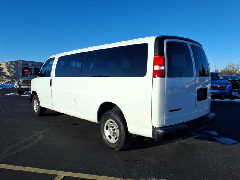 2022 Chevrolet Express LS 3500
