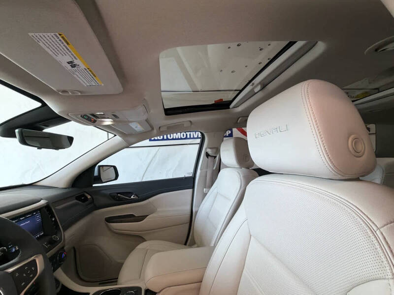 2023 GMC Acadia Denali
