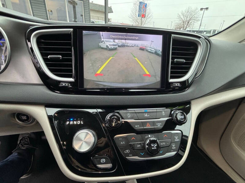 2022 Chrysler Pacifica Touring L