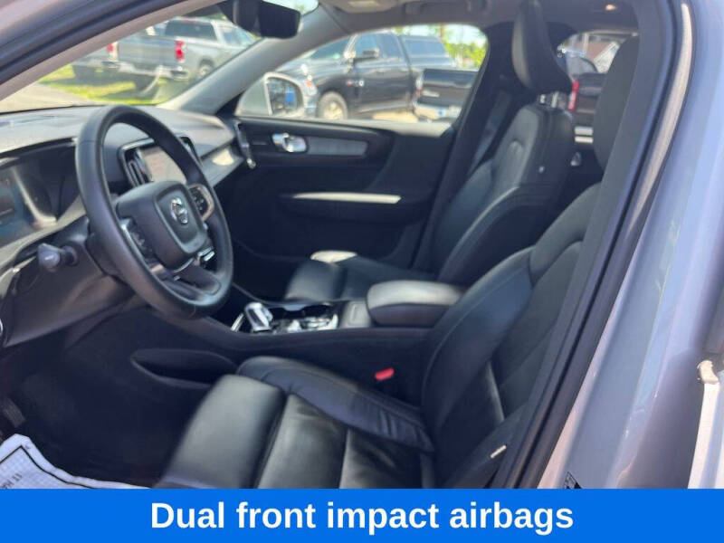 2023 Volvo XC40 B5 Plus Bright Theme