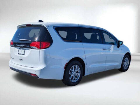 2026 Chrysler Voyager LX