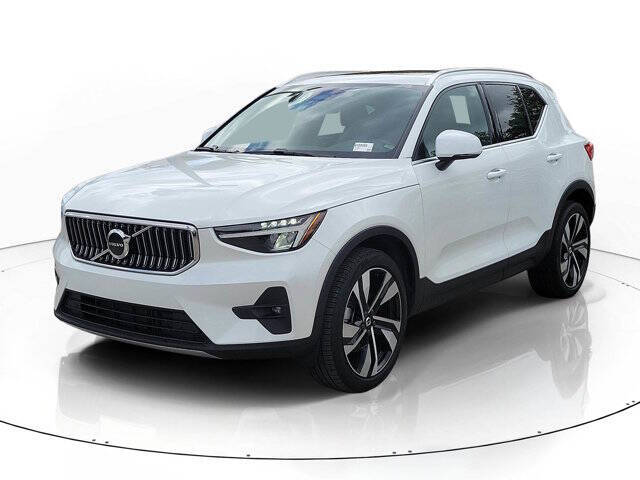 2023 Volvo XC40 B5 Plus Bright Theme