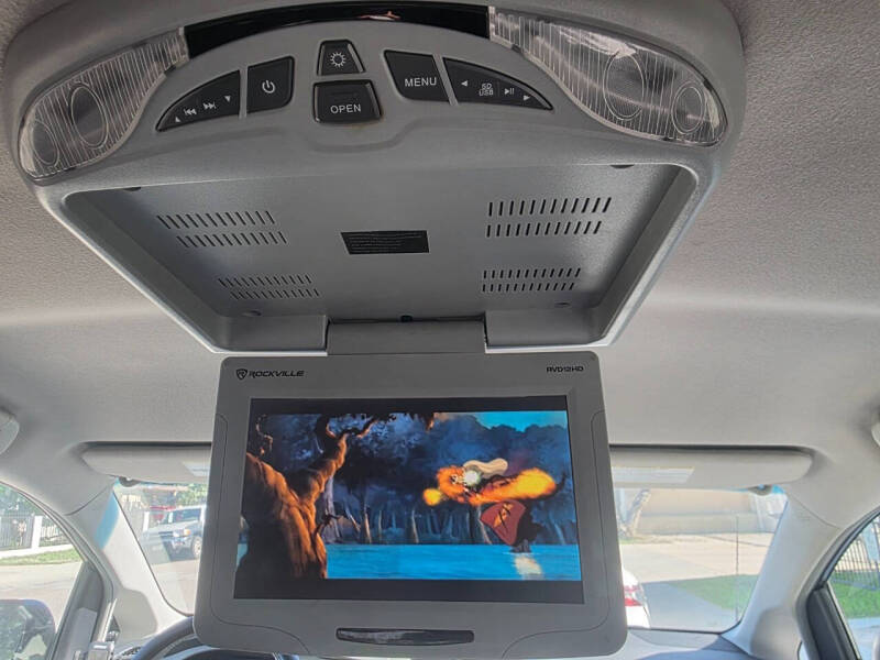 2013 Toyota Sienna SE 8-Passenger