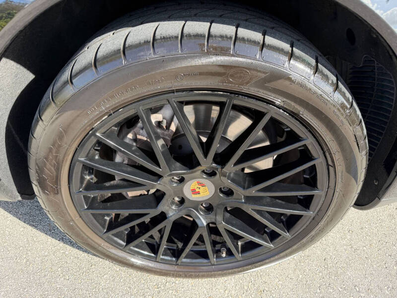 2022 Porsche Cayenne Platinum Edition