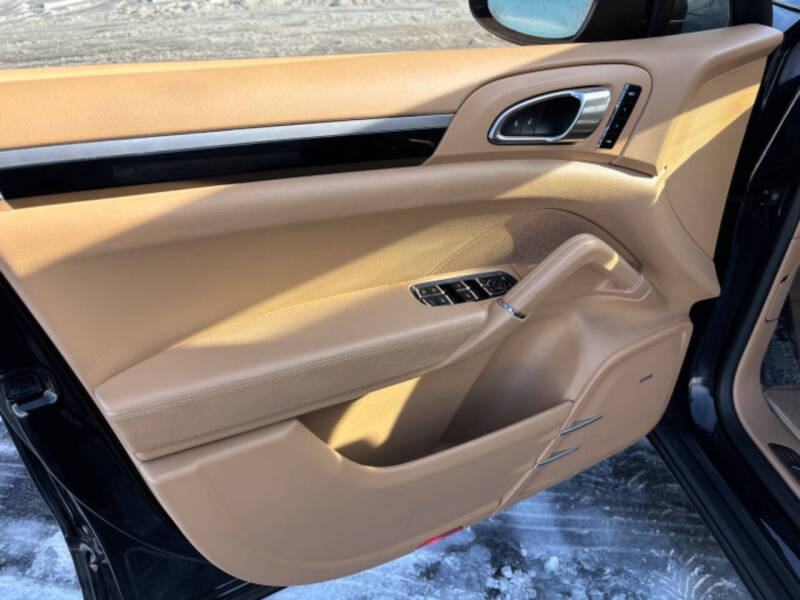 2017 Porsche Cayenne Platinum Edition