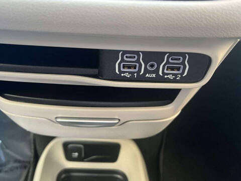 2024 Chrysler Voyager LX