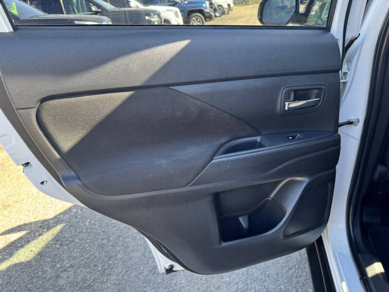 2017 Mitsubishi Outlander ES