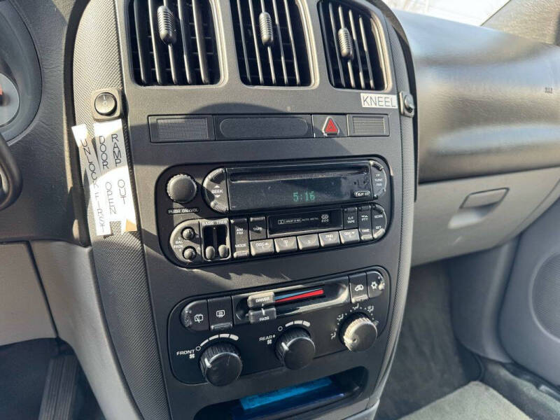 2004 Dodge Grand Caravan SE