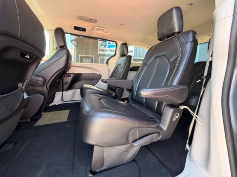2023 Chrysler Pacifica Touring L