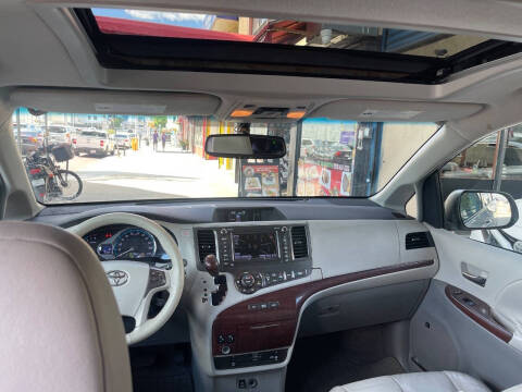 2011 Toyota Sienna XLE 8-Passenger